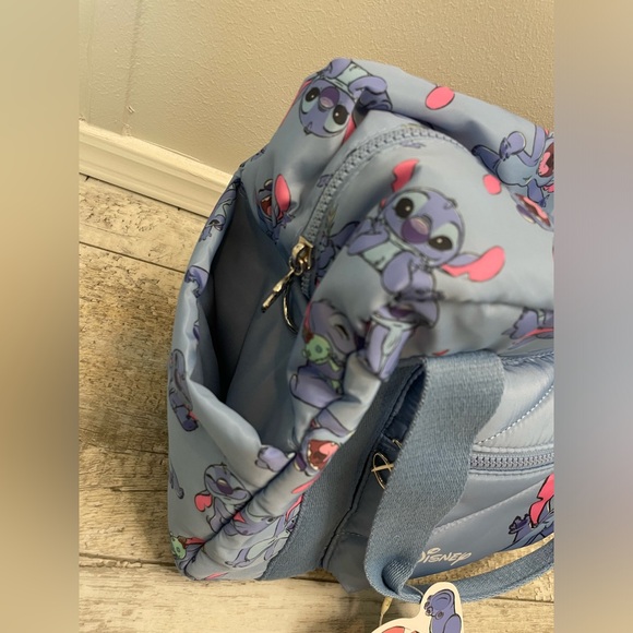 NWT Lilo and stitch travel bag ( 1 LEFT π ) - Picture 5 of 8